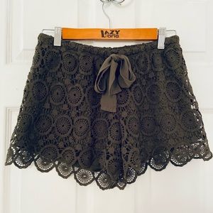 Size M Heartsoul green lacey shorts
